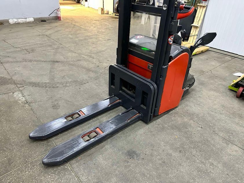 Електричний штабелер LINDE L 14 AP з Акб 2019 року