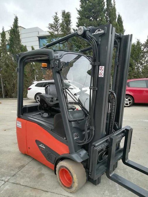 Електричний навантажувач LINDE E18 трьохопорний