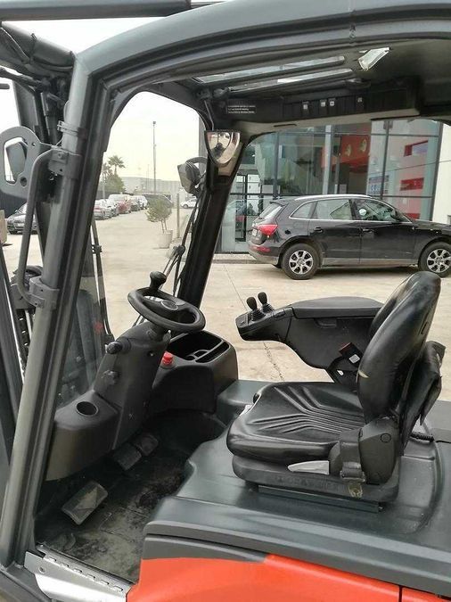 Електричний навантажувач LINDE E18 трьохопорний