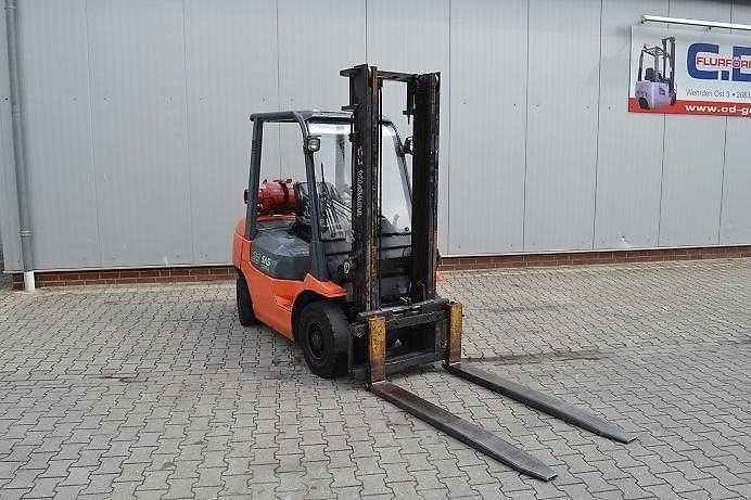 Газовий навантажувач TOYOTA 42-7FGF25