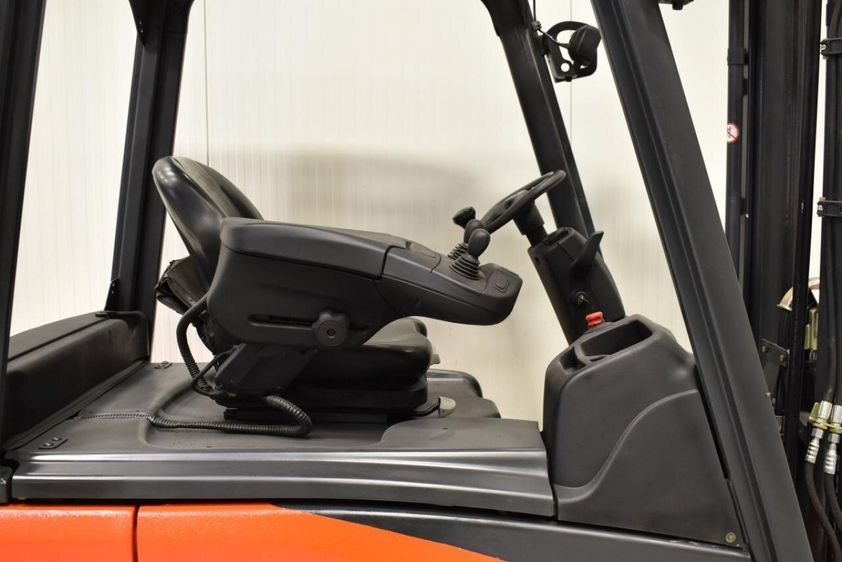 Електричний навантажувач LINDE E16 PH-02 387 серія