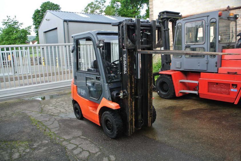 Дизельный погрузчик TOYOTA 02-7FDF18
