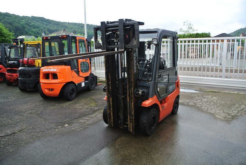 Дизельный погрузчик TOYOTA 02-7FDF18