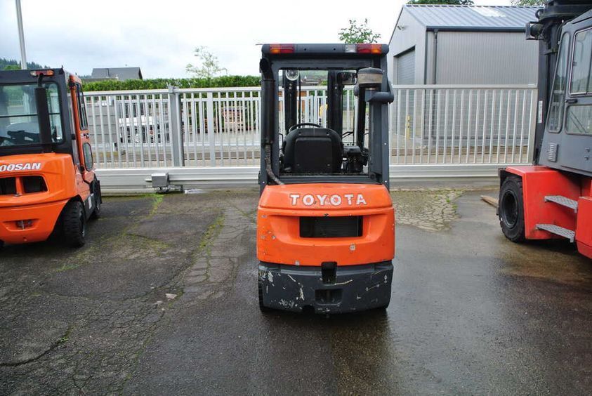 Дизельный погрузчик TOYOTA 02-7FDF18