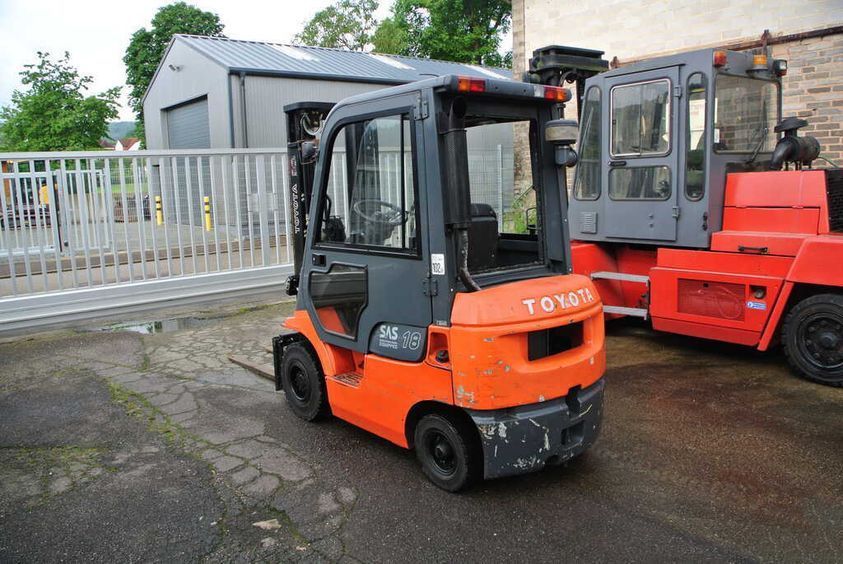 Дизельный погрузчик TOYOTA 02-7FDF18
