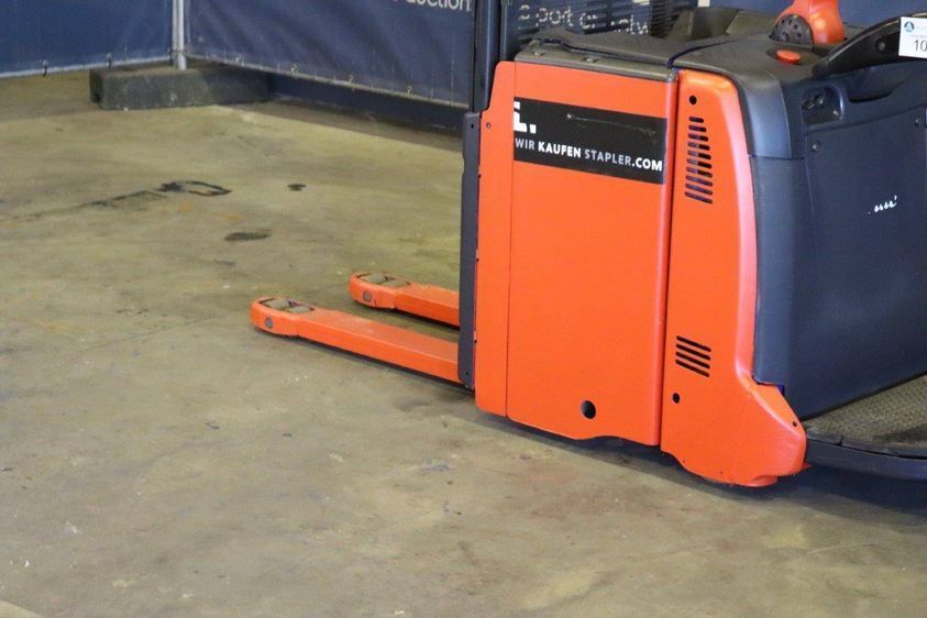 Електричний штабелер LINDE L 12