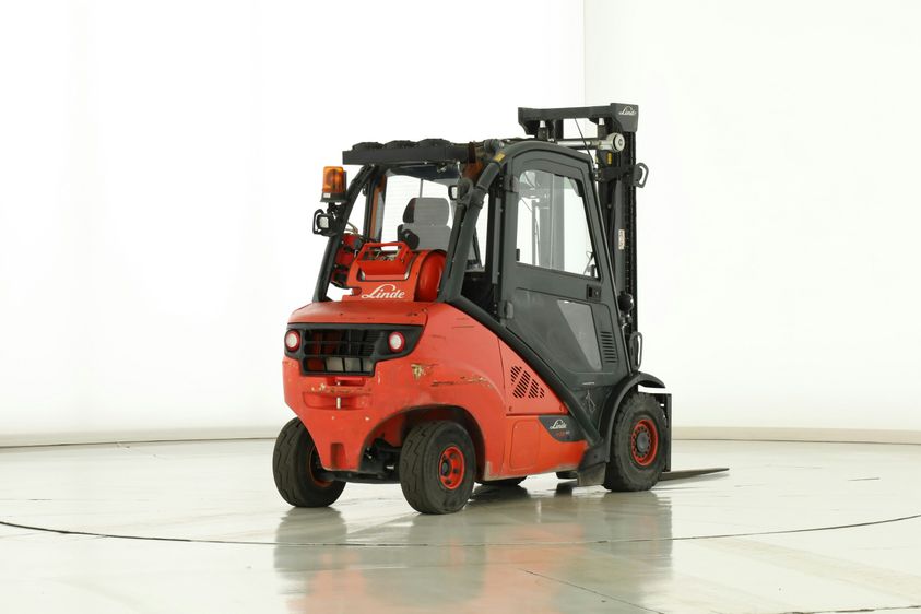 Газовый погрузчик LINDE H35T-02