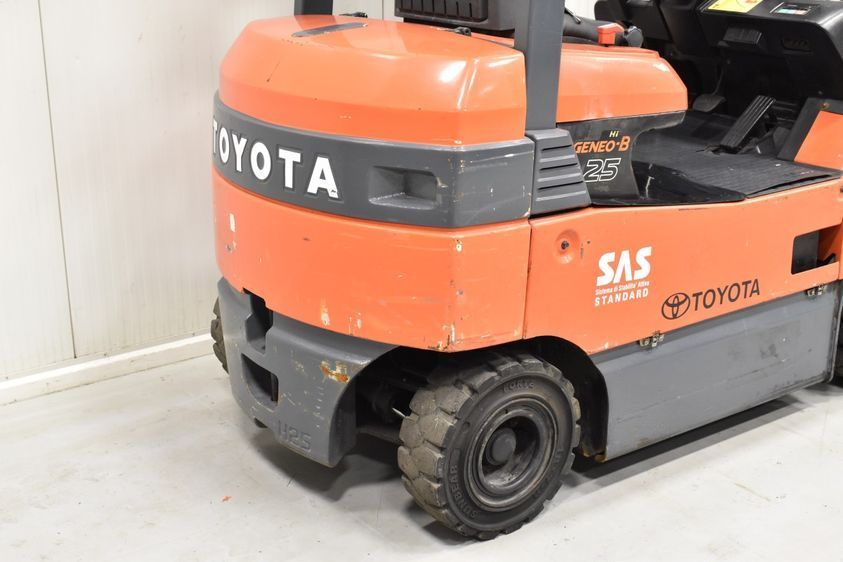 Електричний навантажувач TOYOTA 7FBMF25