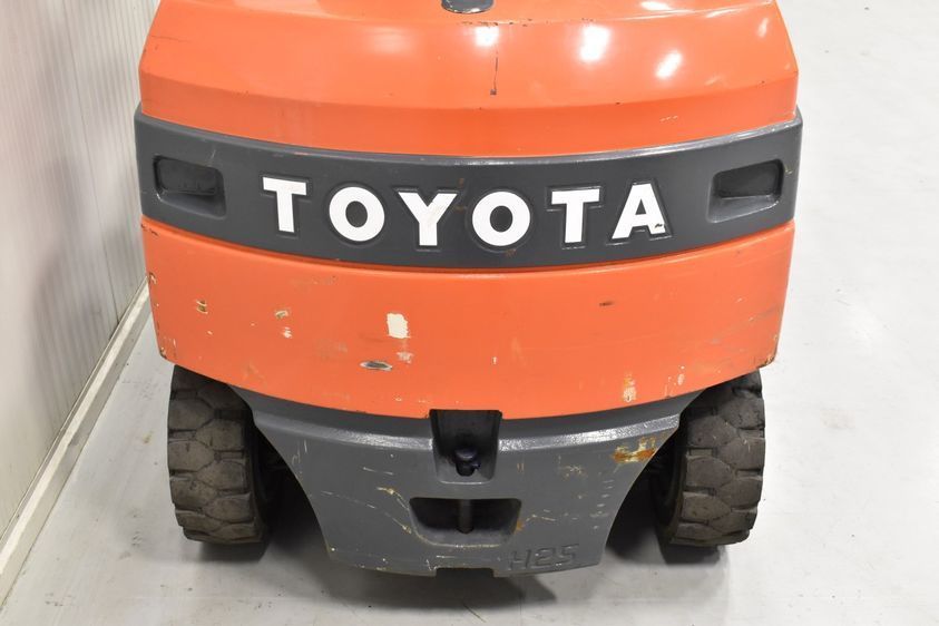 Електричний навантажувач TOYOTA 7FBMF25