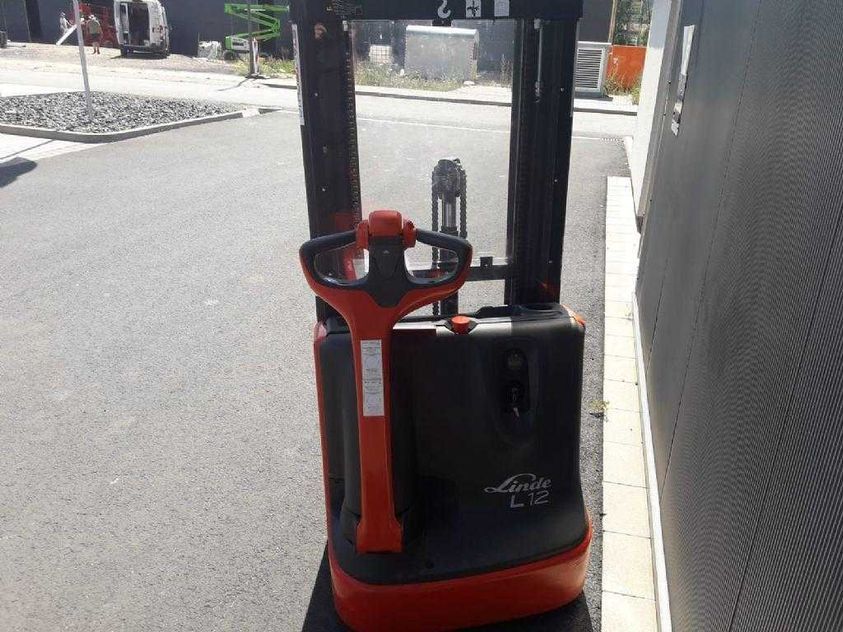 Электрический штабелер LINDE L12, поводковый