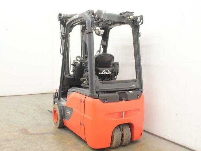 Електричний навантажувач LINDE E 18 трьохопорний