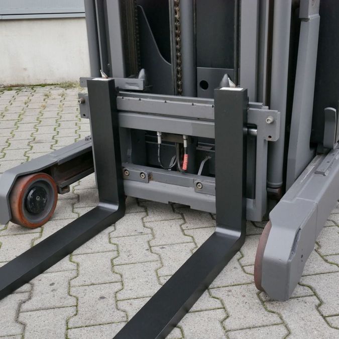 Ричтрак UNICARRIERS 140DT (модификация DRIVE-IN, холодний склад COLD STORE)