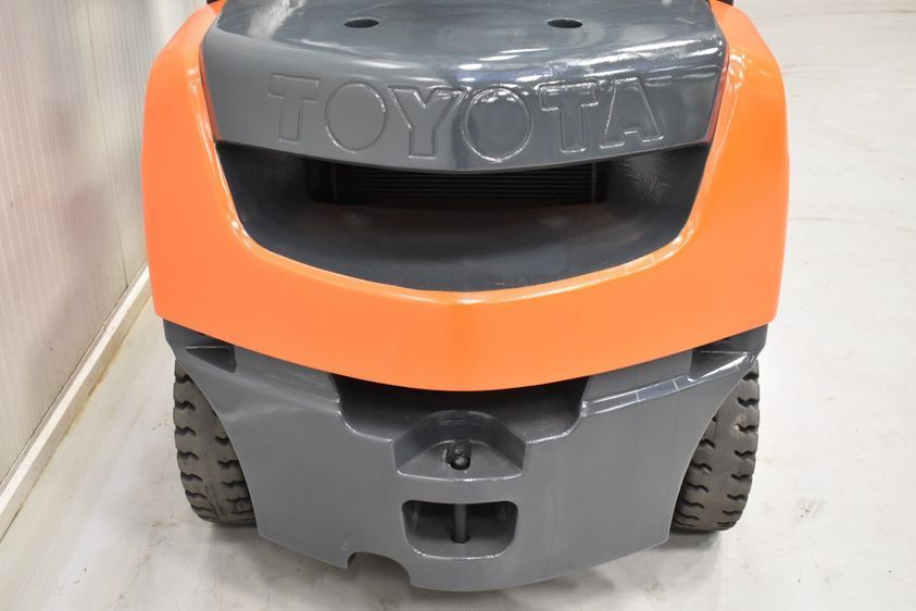 Дизельный погрузчик TOYOTA 02-8FDF25