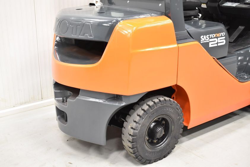 Дизельный погрузчик TOYOTA 02-8FDF25