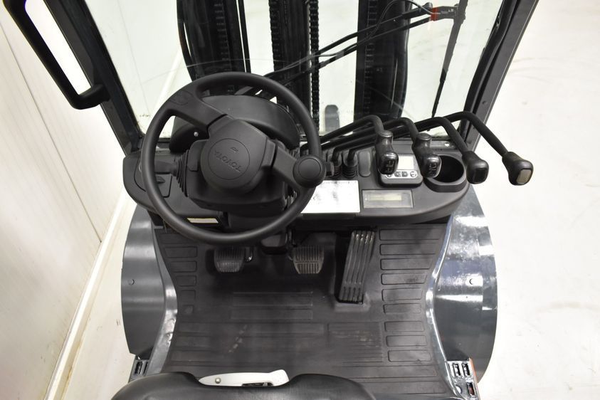 Дизельный погрузчик TOYOTA 02-8FDF25