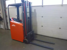 Електричний навантажувач Linde E10 трьохопорний