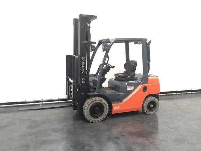 Дизельний навантажувач TOYOTA 02-8 FDF 25