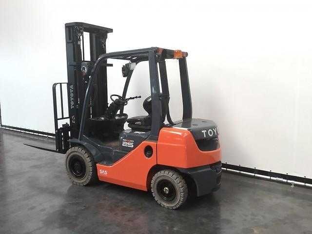 Дизельний навантажувач TOYOTA 02-8 FDF 25