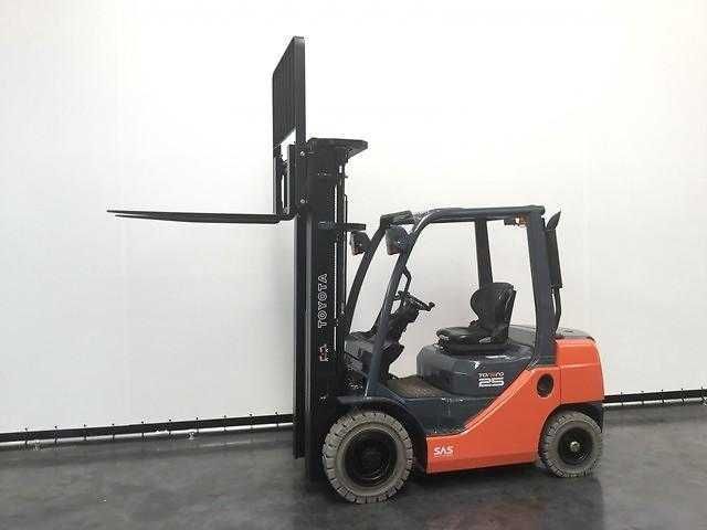 Дизельний навантажувач TOYOTA 02-8 FDF 25