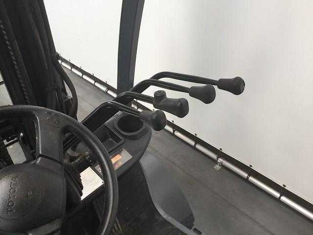 Дизельний навантажувач TOYOTA 02-8 FDF 25