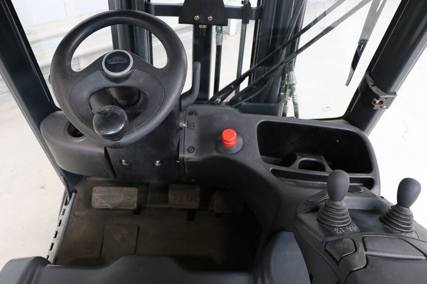 Электрический погрузчик Linde E-16-02 трехопорный