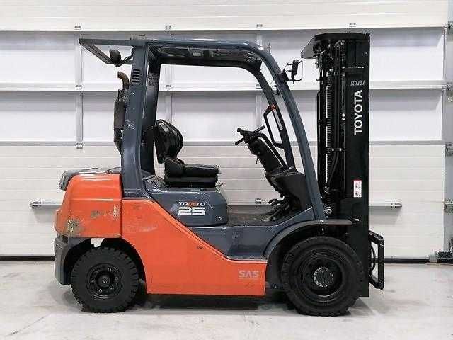 Дизельний навантажувач TOYOTA 02-8FDF25