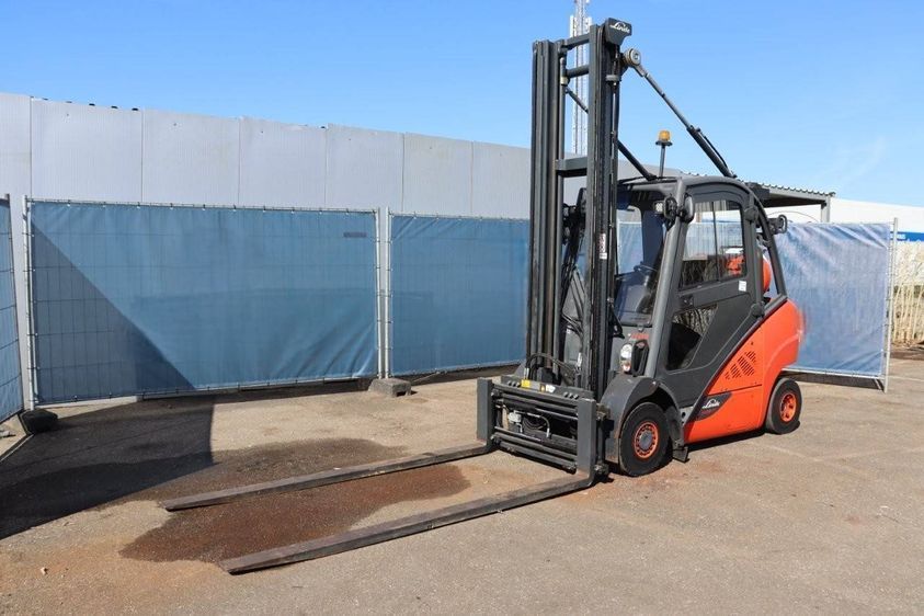 Газовый погрузчик LINDE H 25T-02