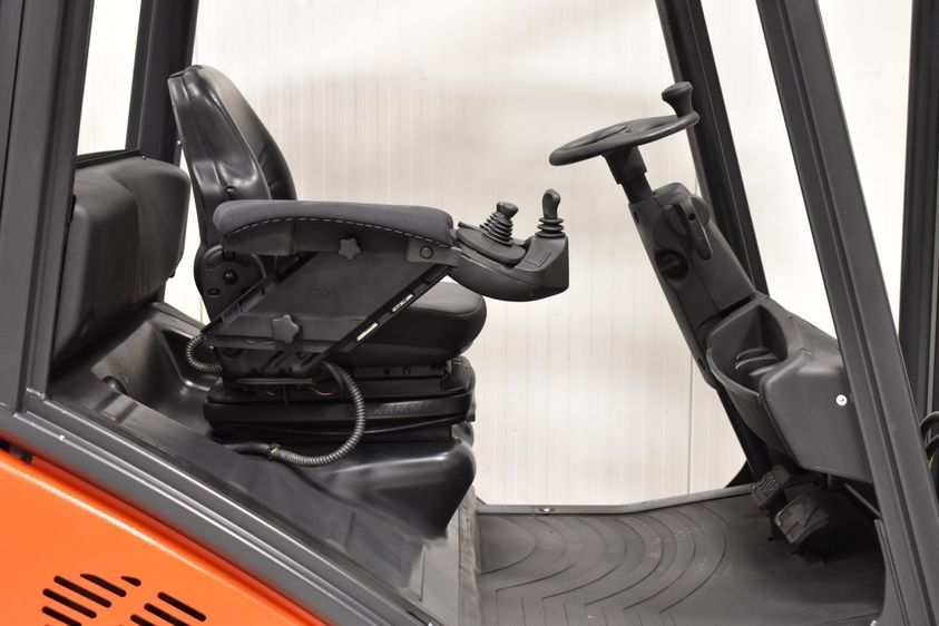 Дизельный погрузчик LINDE H20D-01