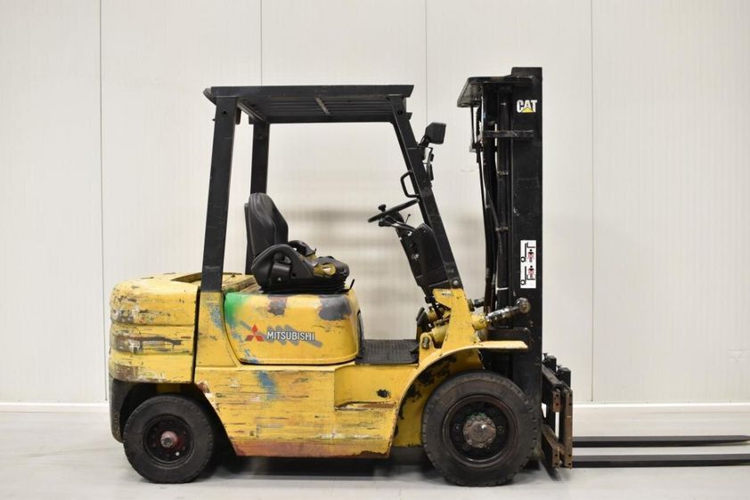 Дизельний навантажувач MITSUBISHI FD 25