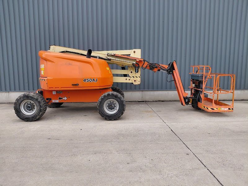 Ножничный вседорожный дизельный подъемник JLG 450AJ