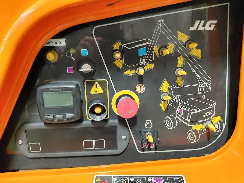 Ножничный вседорожный дизельный подъемник JLG 450AJ