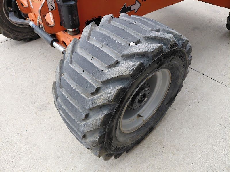 Ножничный вседорожный дизельный подъемник JLG 450AJ