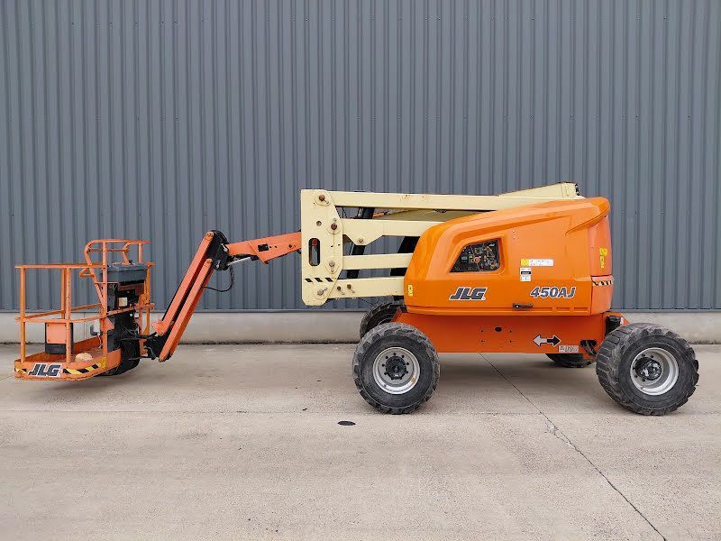Ножничный вседорожный дизельный подъемник JLG 450AJ