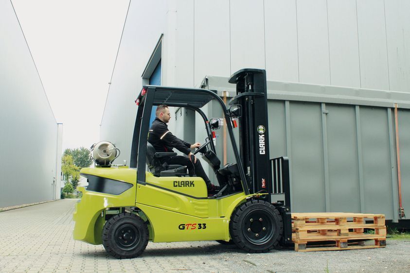 Газовий навантажувач CLARK GTS33 L
