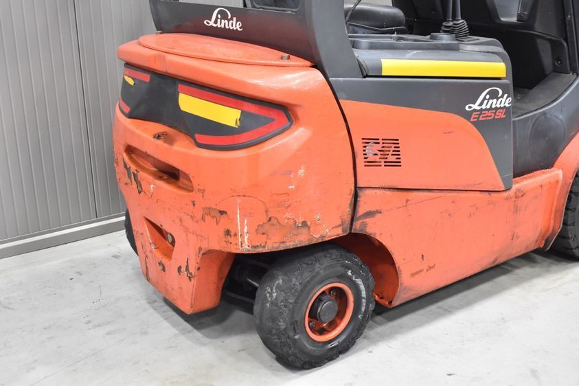 Електричний навантажувач LINDE E 25 SL