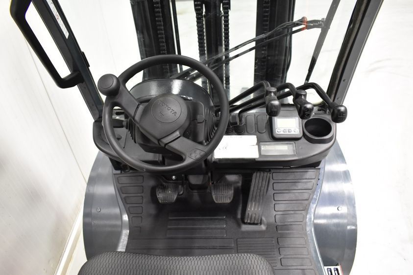 Дизельный погрузчик TOYOTA 02-8FDF25
