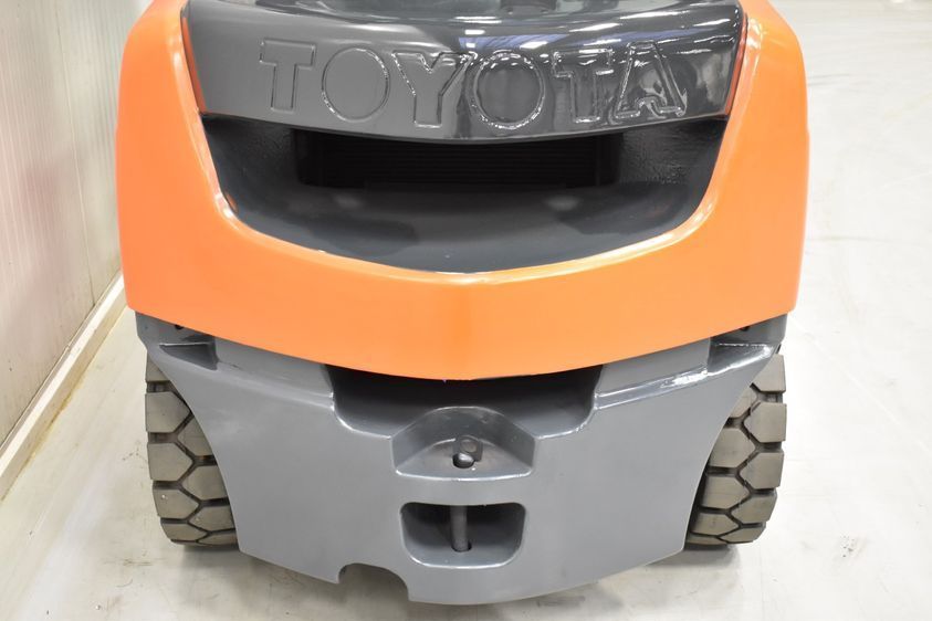 Дизельный погрузчик TOYOTA 02-8FDF25