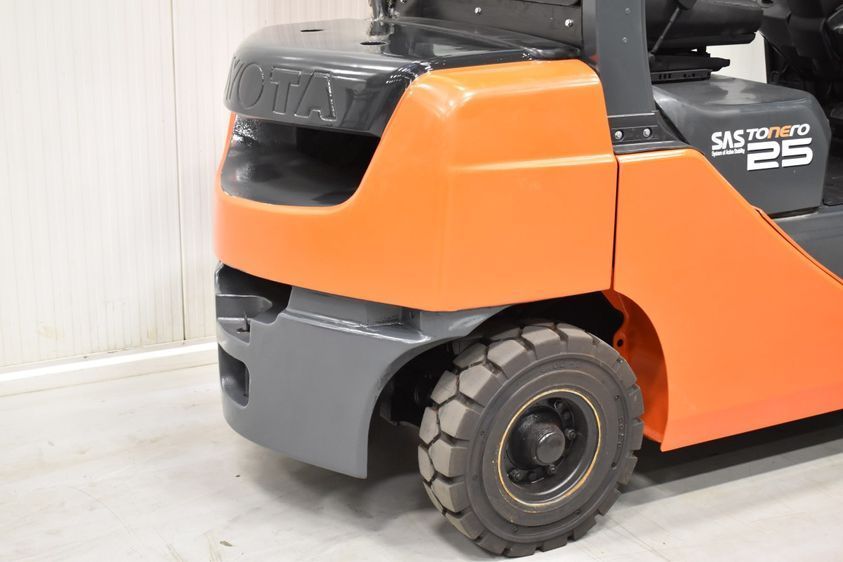Дизельный погрузчик TOYOTA 02-8FDF25