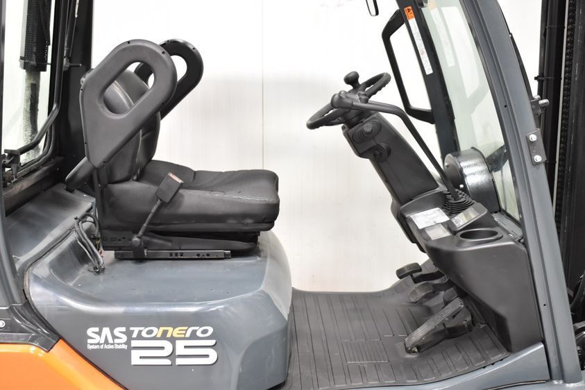 Дизельный погрузчик TOYOTA 02-8FDF25