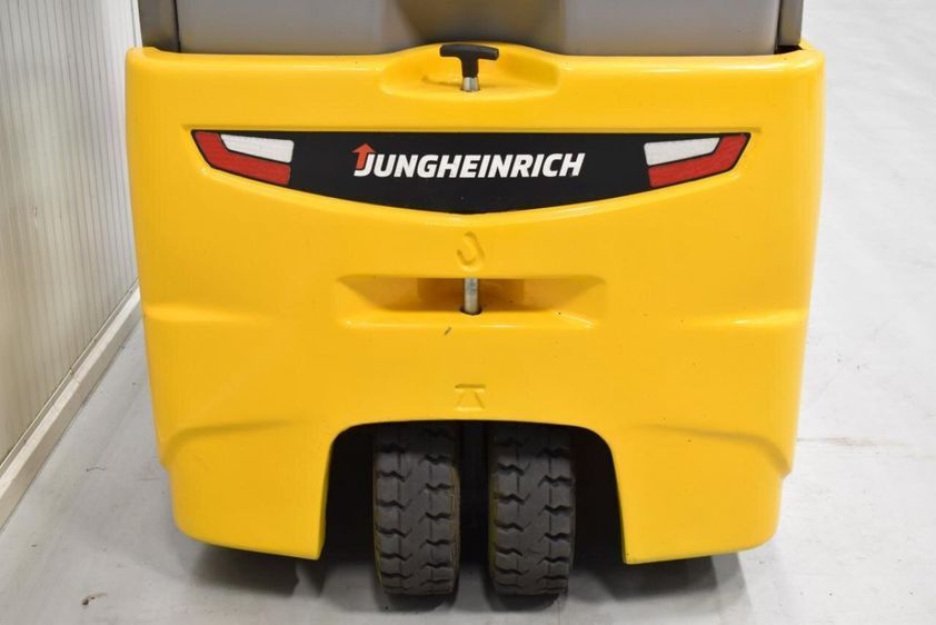 Електричний навантажувач JUNGHEINRICH EFG 213 трьохопорний