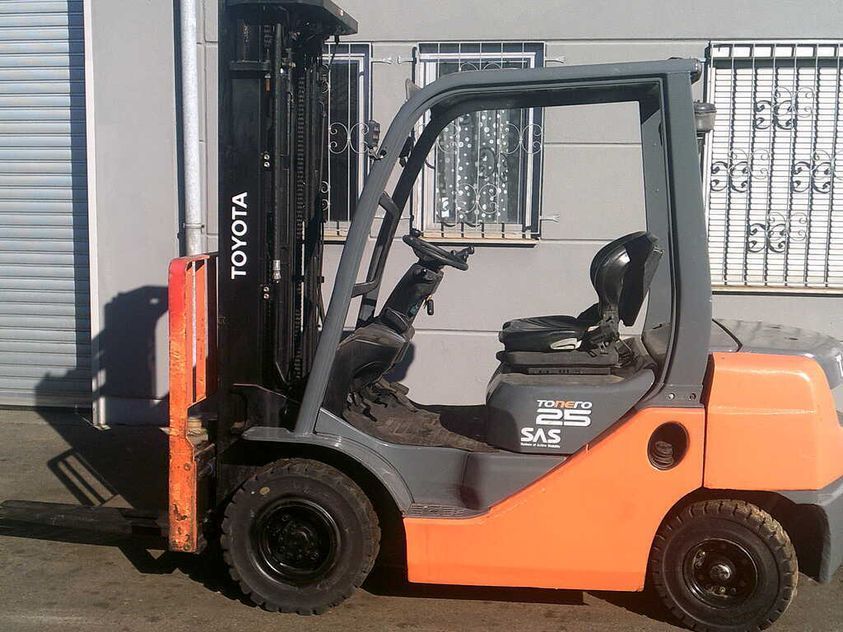 Дизельный погрузчик TOYOTA 02-8FDF25