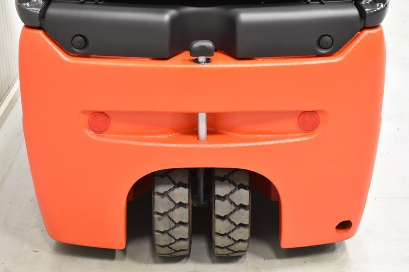 Электрический погрузчик LINDE E 16 C-02 трехопорный