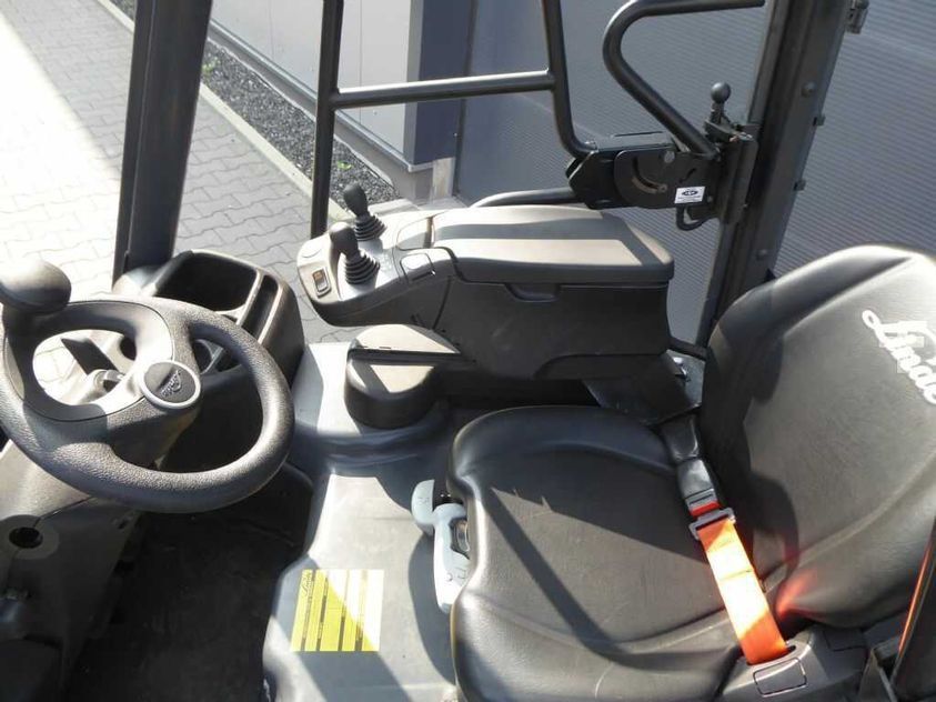 Електричний навантажувач LINDE E16С-02
