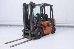 Дизельный погрузчик Nissan FD02A25Q