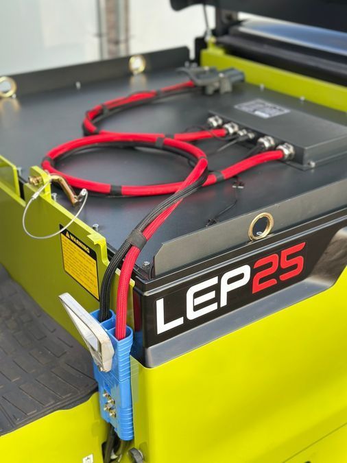 Электрический погрузчик CLARK LEP25 c литий-ионной АКБ 560 А*час (Украина)