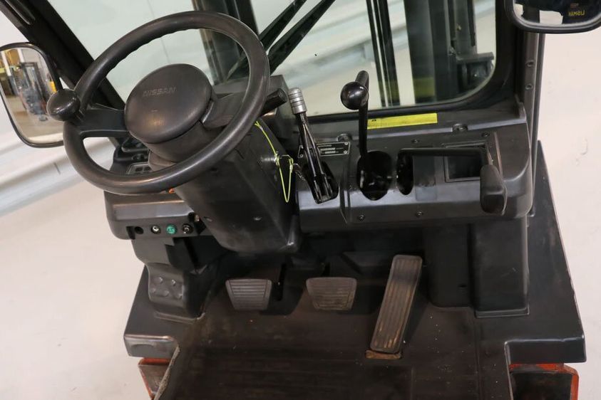 Дизельный погрузчик Nissan FD02A25Q