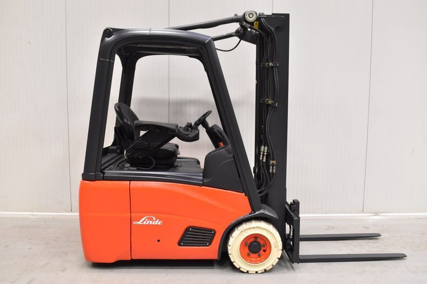 Електричний навантажувач LINDE E 16 C-01 трьохопорний