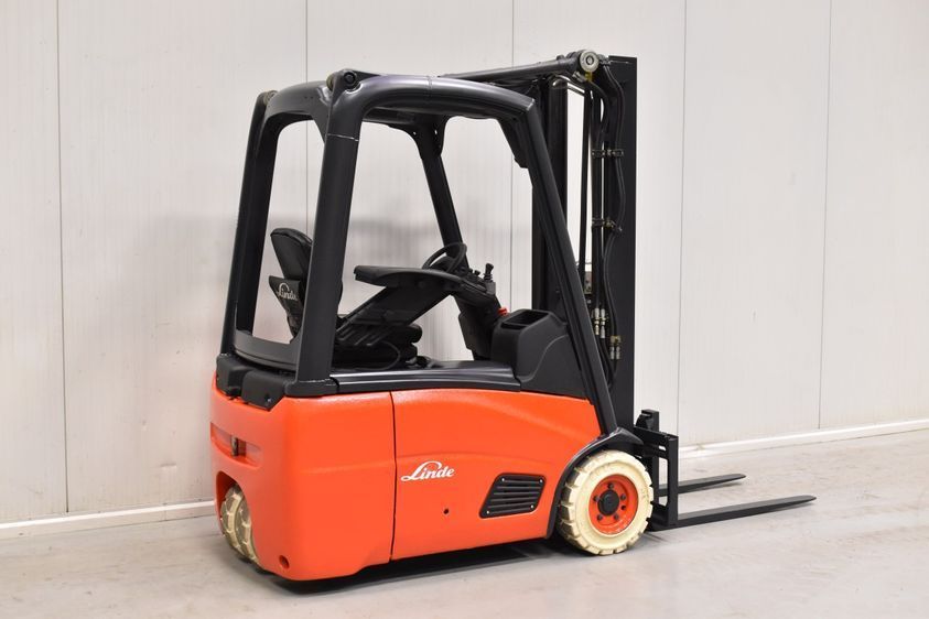 Електричний навантажувач LINDE E 16 C-01 трьохопорний