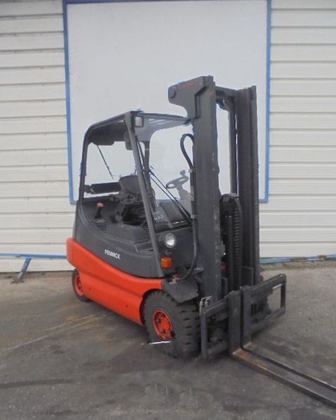Електричний навантажувач LINDE E30-02