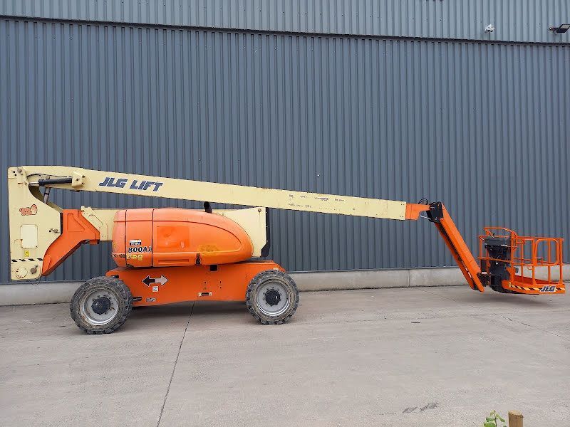 Ножничный вседорожный дизельный подъемник JLG 800AJ